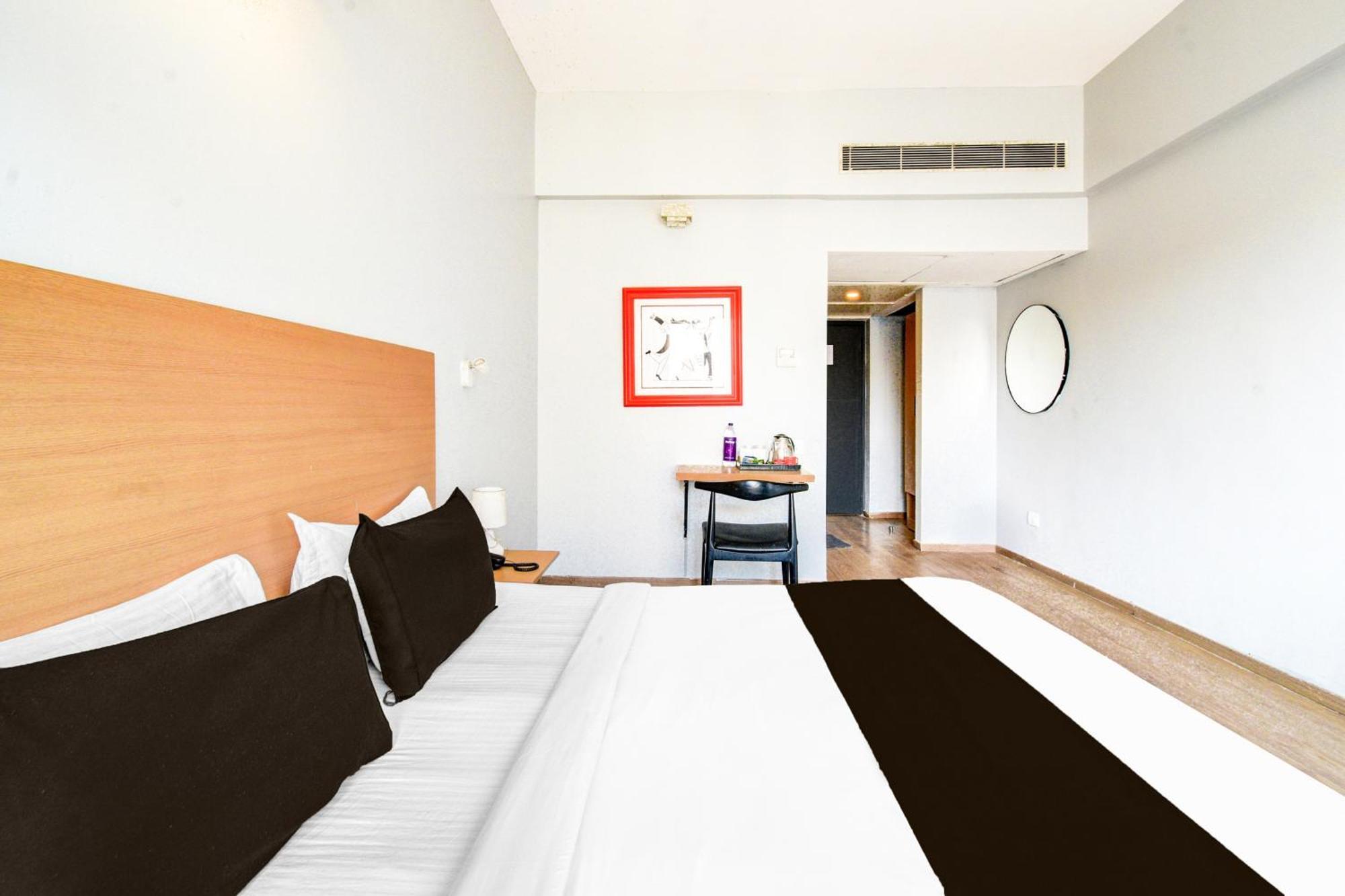 Super Townhouse Lakdikapul Hyderabad Exterior foto