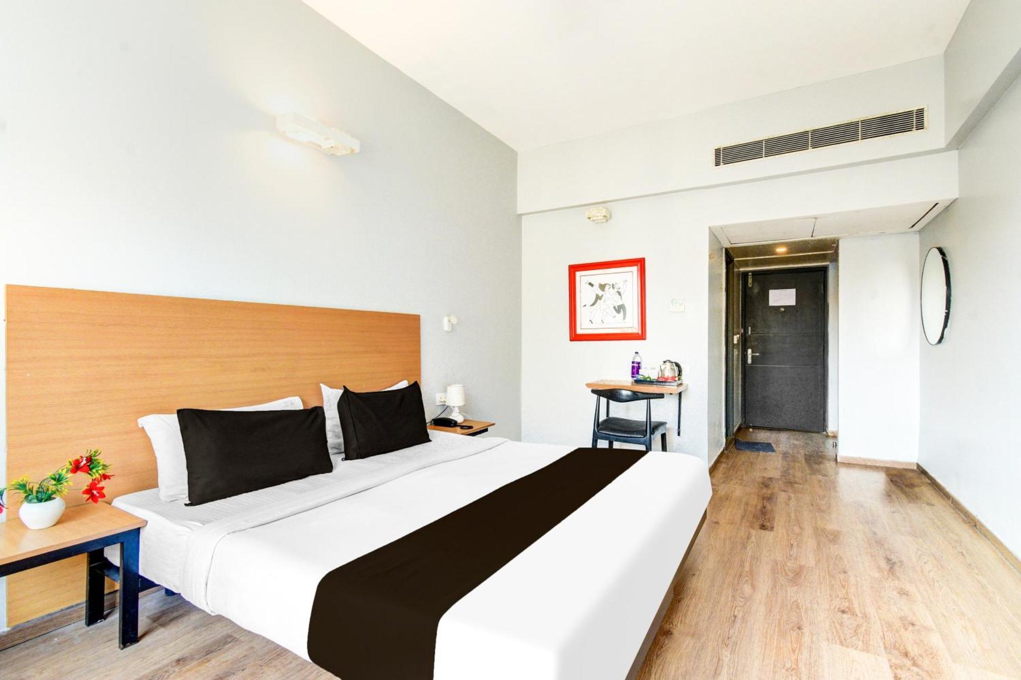 Super Townhouse Lakdikapul Hyderabad Exterior foto