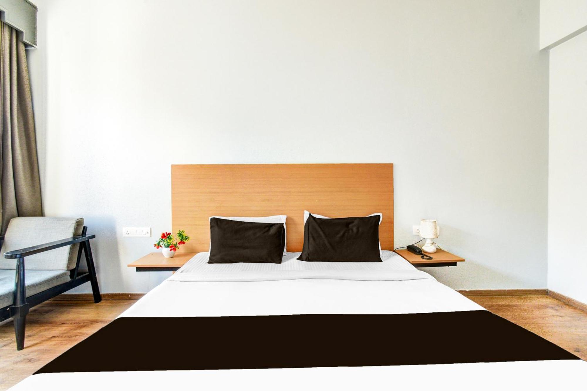 Super Townhouse Lakdikapul Hyderabad Exterior foto