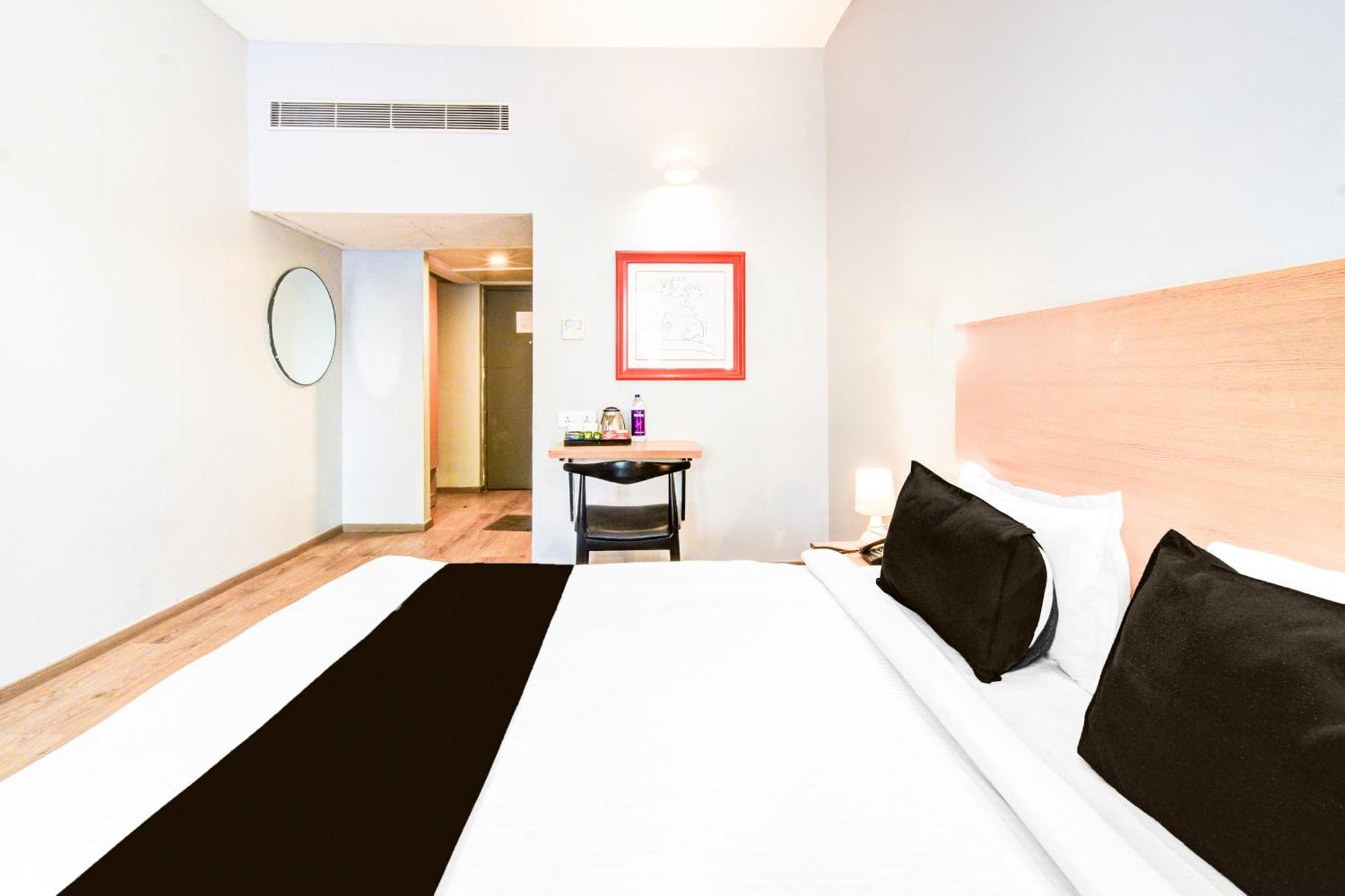 Super Townhouse Lakdikapul Hyderabad Exterior foto