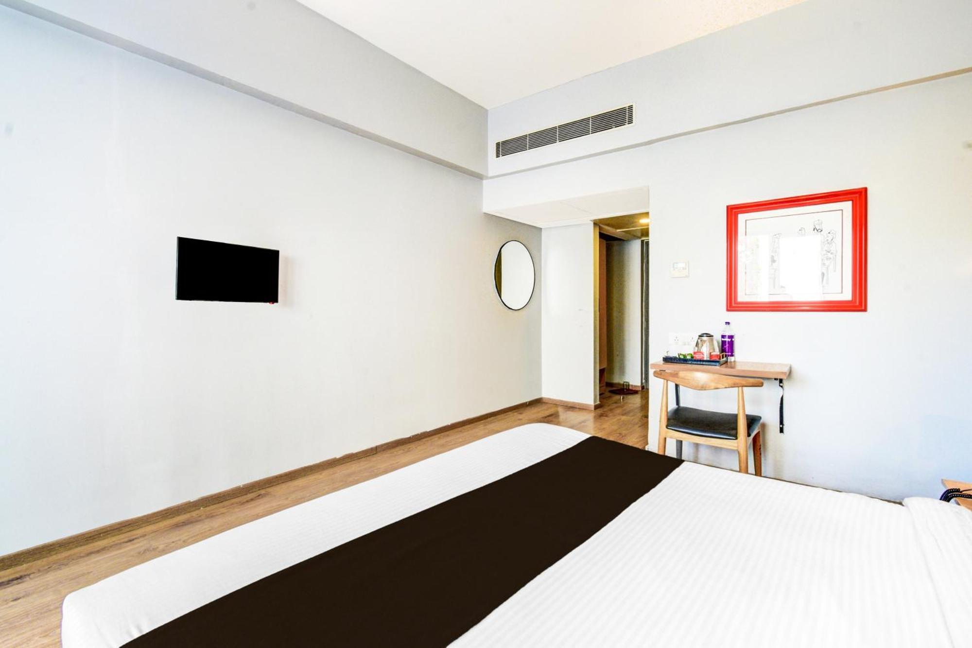 Super Townhouse Lakdikapul Hyderabad Exterior foto